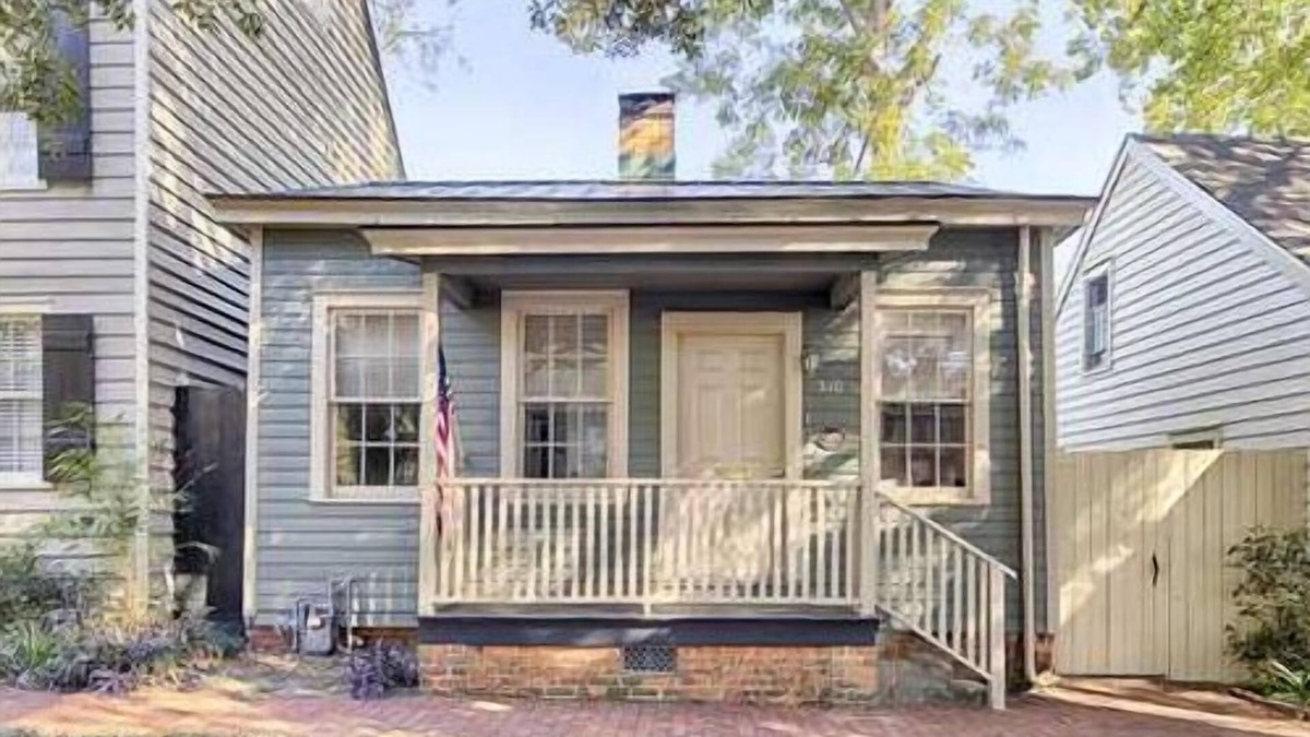 Beach Institute House | Historic District Cottage on East Jones Street!