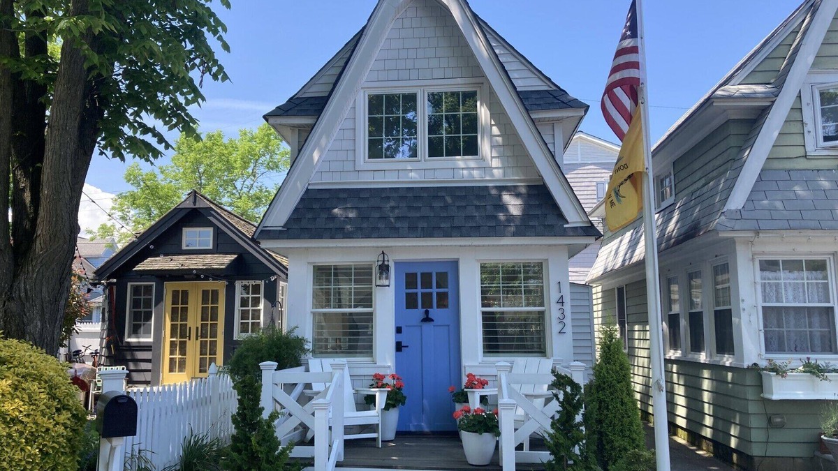 Riviera House | Historic Dollhouse by the Bay: Walk to Beach & Boardwalk!