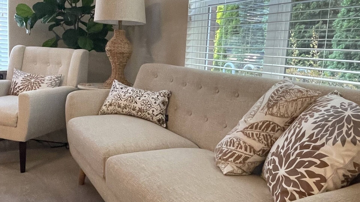 Albany Apartment | Historic downtown Albany, and peaceful river walks await your enjoyment