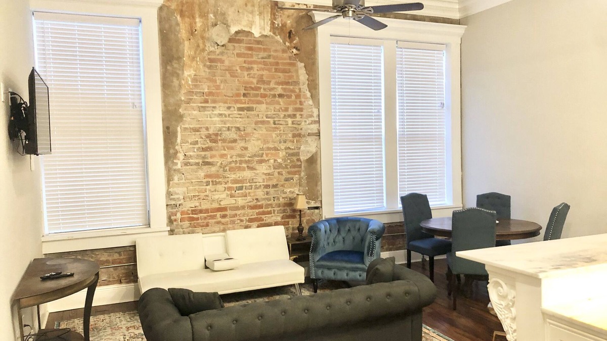 Crowley Apartment | Historic downtown apartment