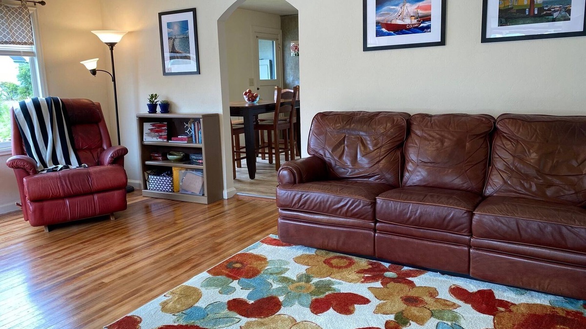 Astoria House | Historic Downtown Cottage