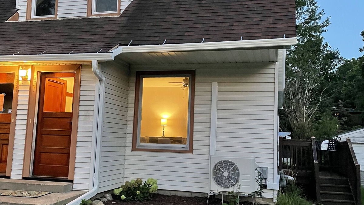 Owatonna House | Historic downtown flat
