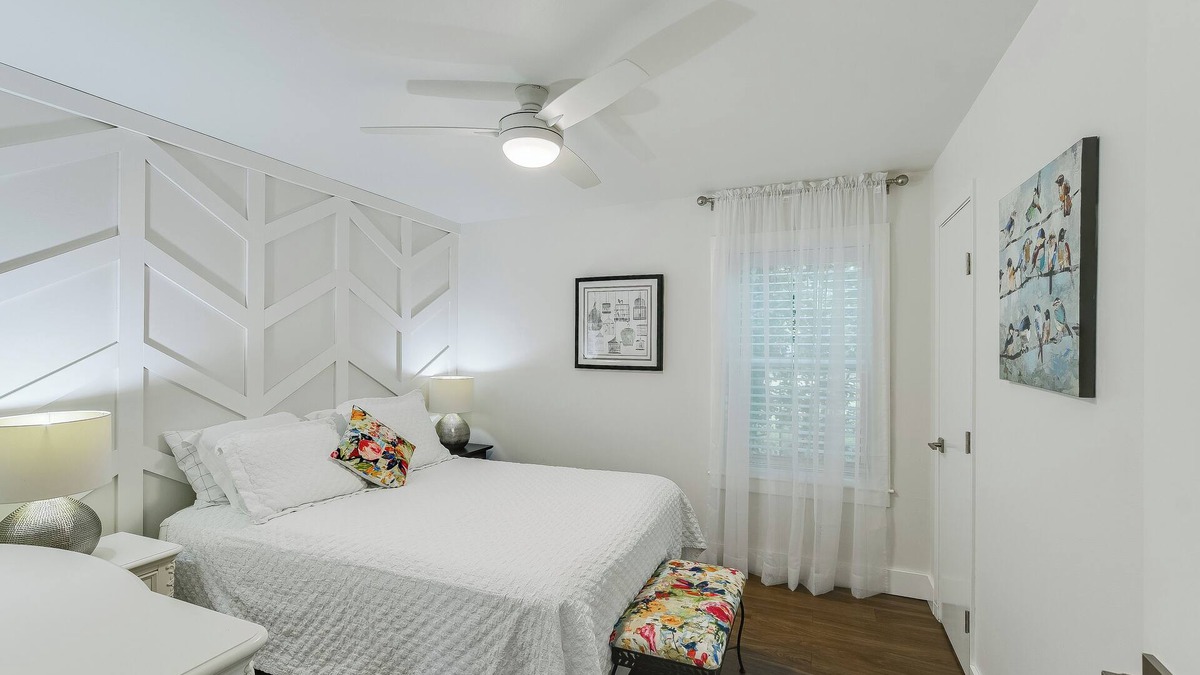 Georgetown Apartment | Historic downtown Georgetown. 8 blocks to the square and 1 to the University.