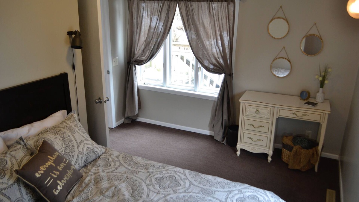 Hudson House | Historic Downtown Hudson Rental