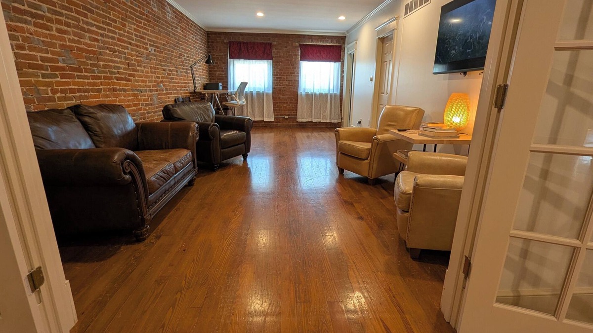 Lexington Apartment | Historic Downtown Lexington Apartment - 2 Bedrooms Sleeps 4