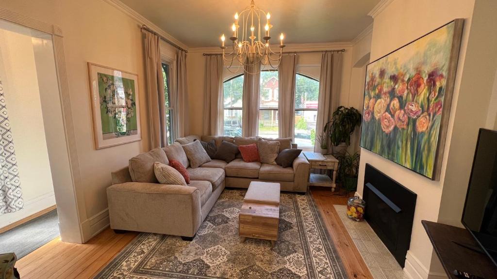 Ludlow House | Historic Downtown Ludlow Townhouse