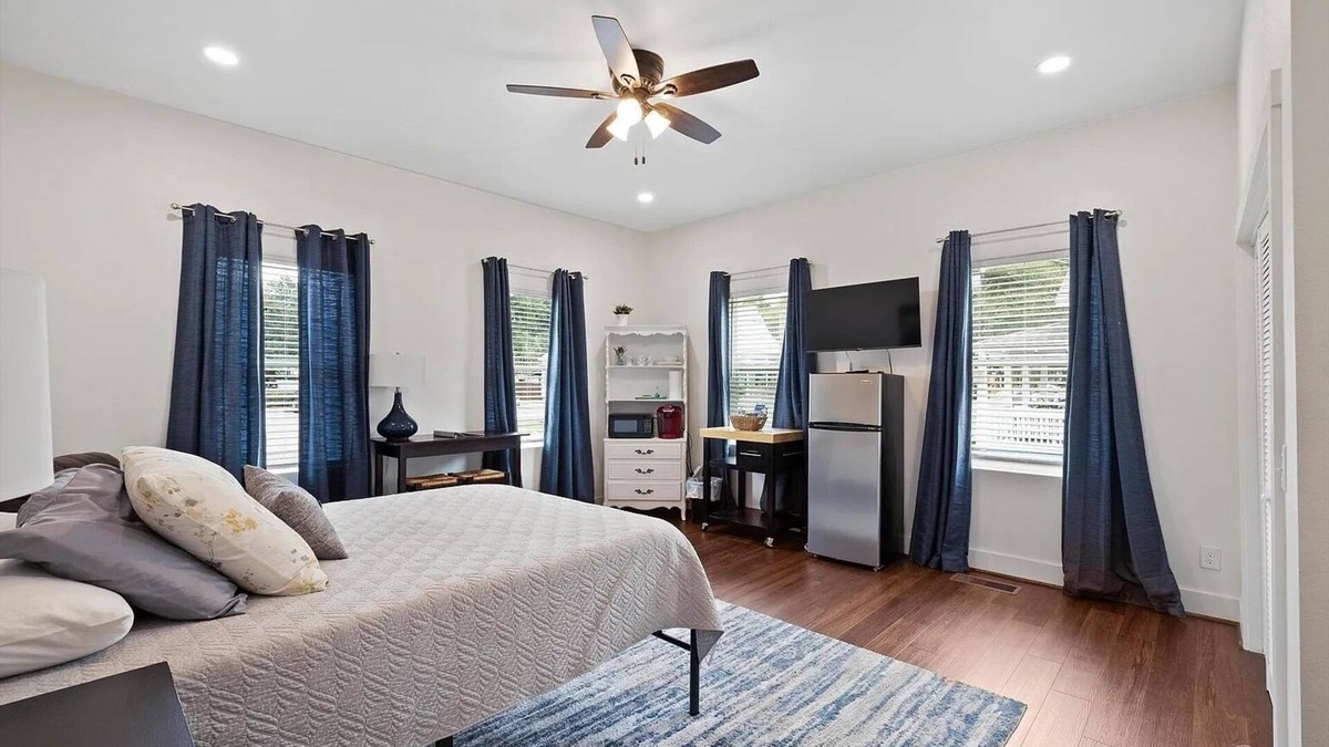 Downtown Apartment | Historic Downtown Studio