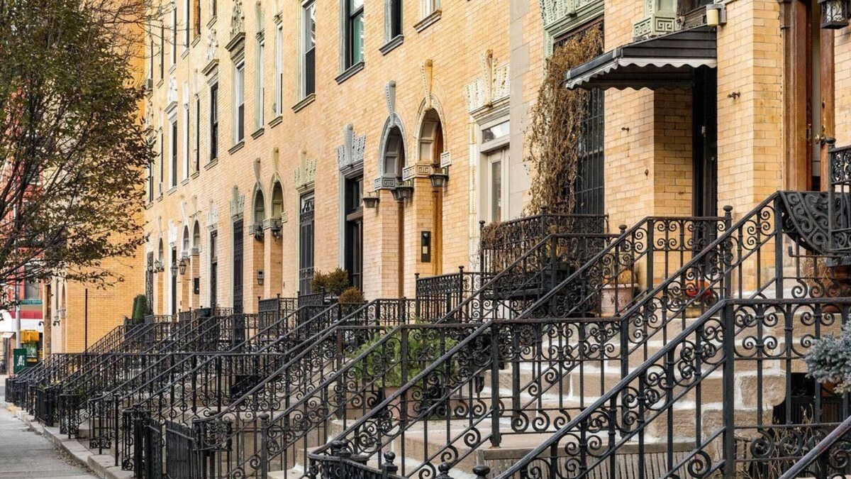 Upper Manhattan House | Historic Duplex on Stivers Row, West 138th St. in Harlem,nnMin 29 night stay