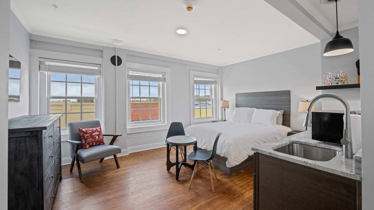 Conway Condo | Historic Elegance Loft in Downtown Conway
