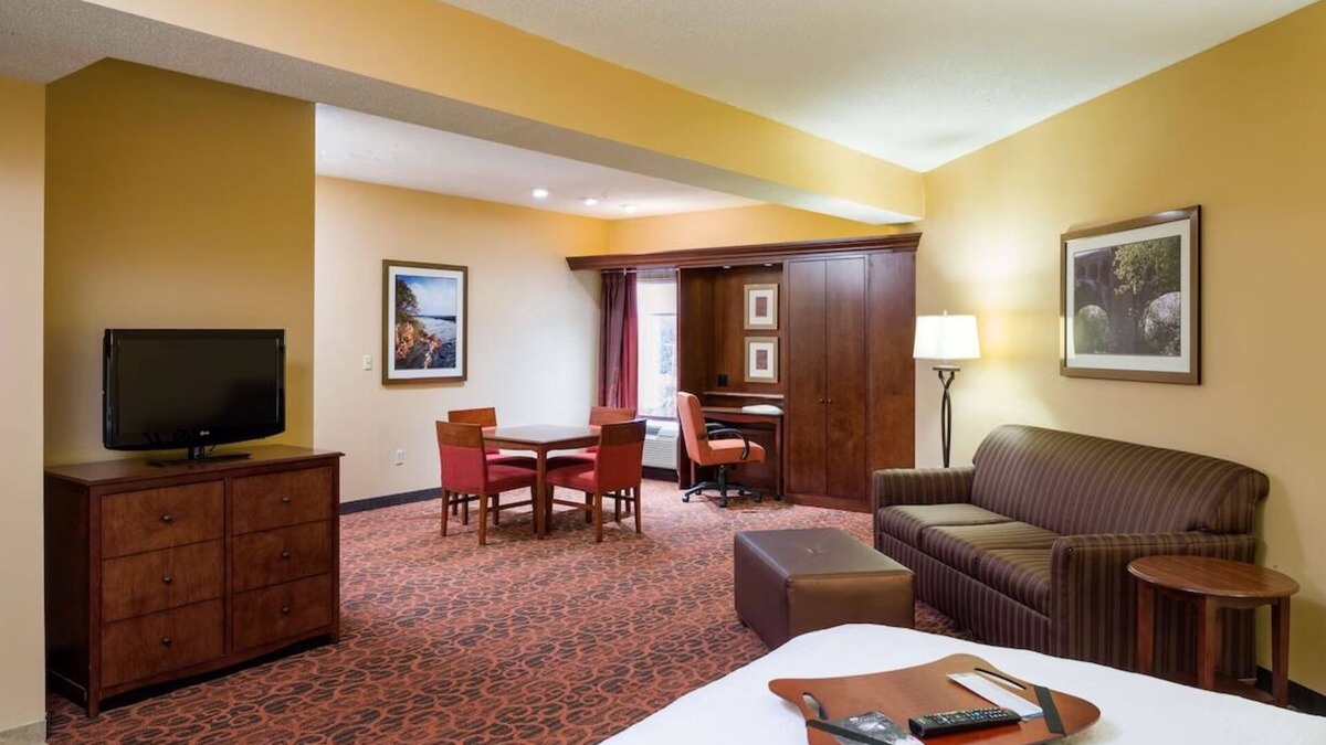 Selinsgrove Hotel | Historic Elegance Meets Modern Conveniences in Selinsgrove | 2 Units
