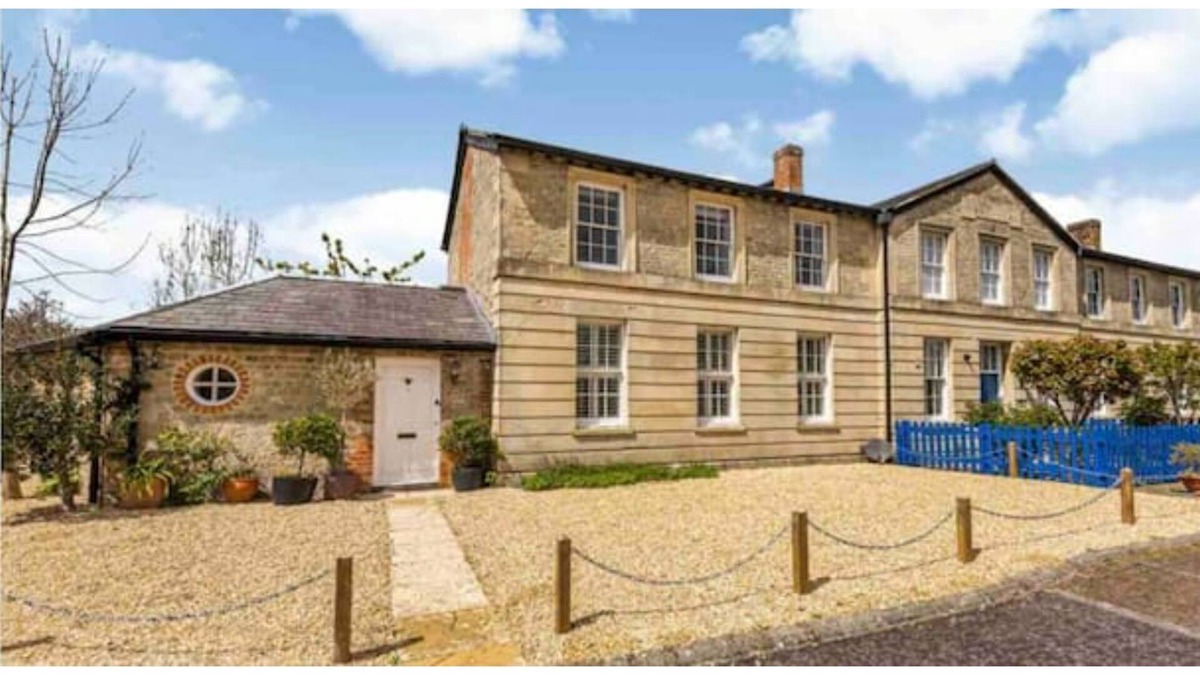 Warminster House | Historic family house near Longleat