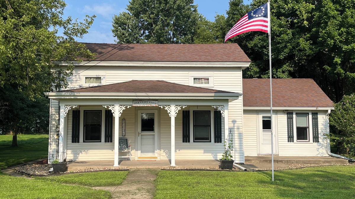 Cordova House | Historic Farm House called Oak Cliff w/spectacular view of Mississippi River