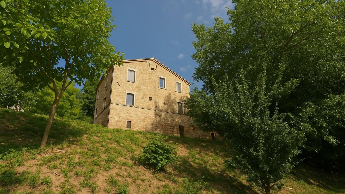 Mombaroccio House | Historic farmhouse for families - with large garden in the Marche region