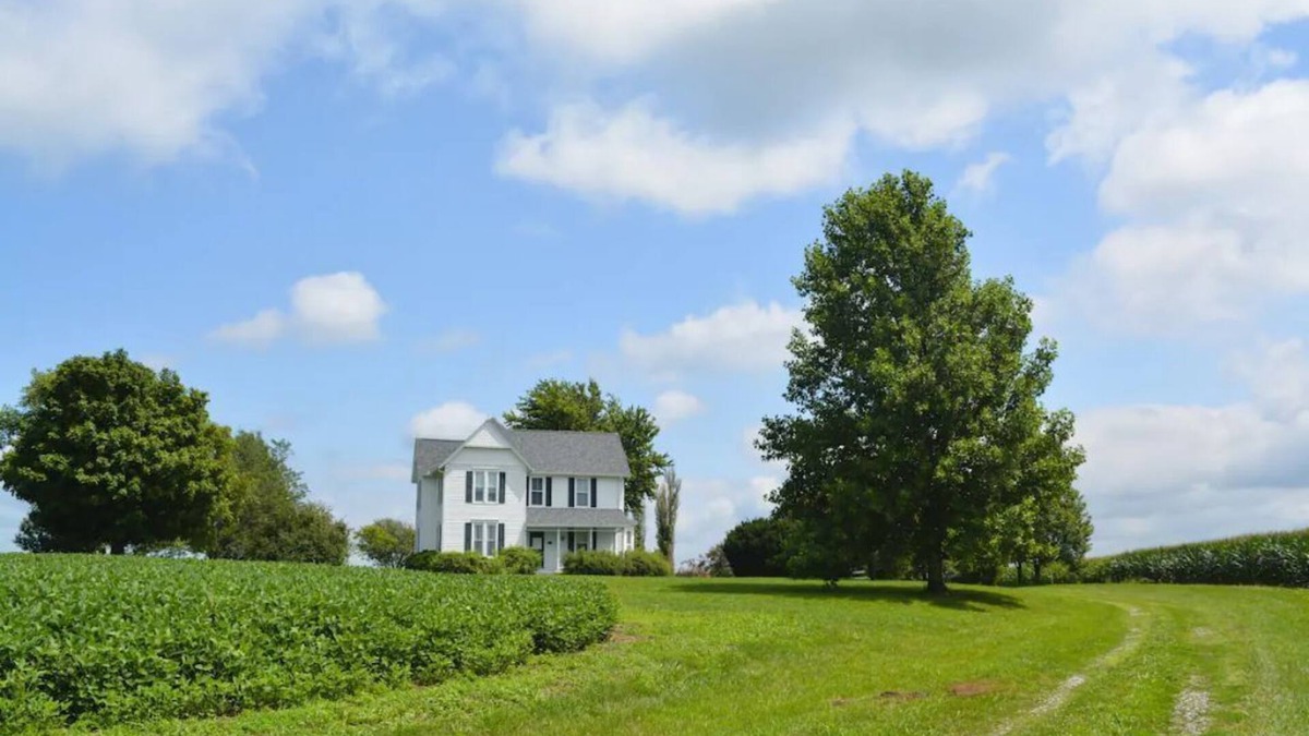 Wakenda House | Historic farmhouse near Marshall with epic sunsets