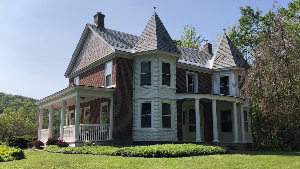 Stratton and Bromley Ski Areas House | Historic Farmhouse, Quaint Vermont Experience