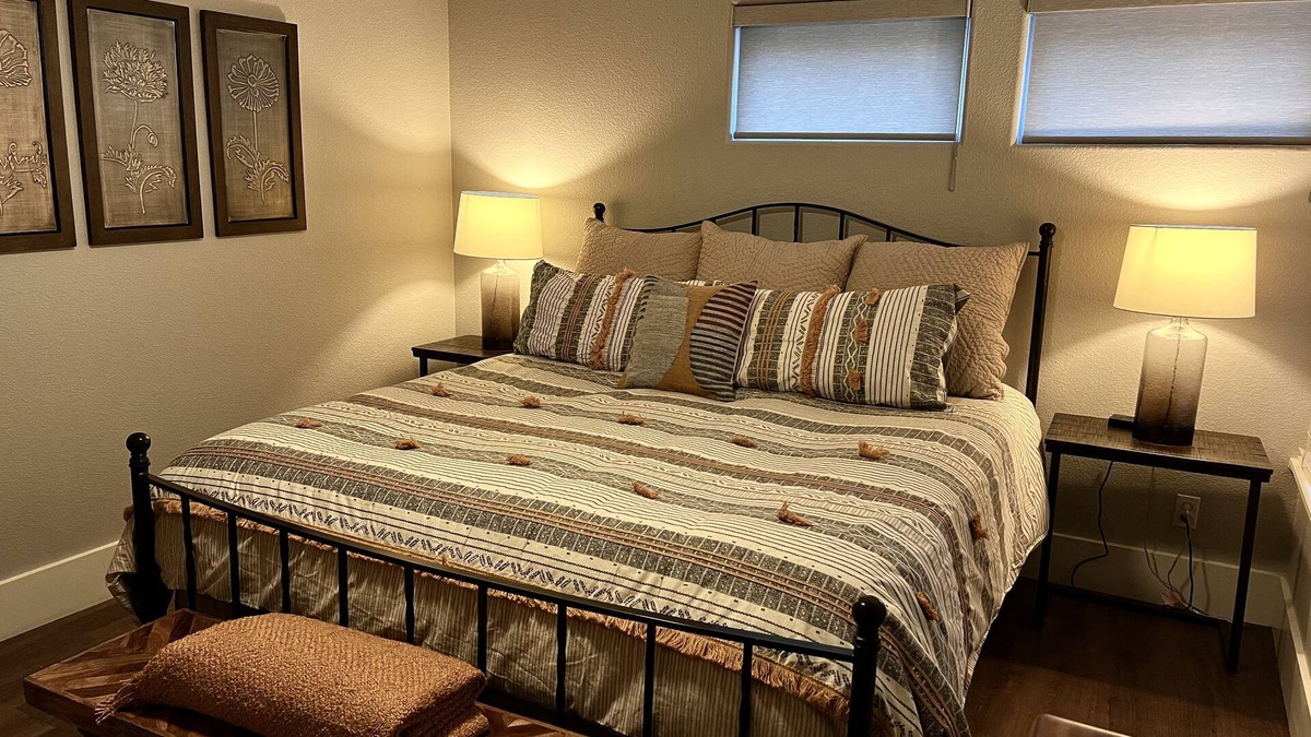 Folsom Cottage | Historic Folsom! Book your stay now!