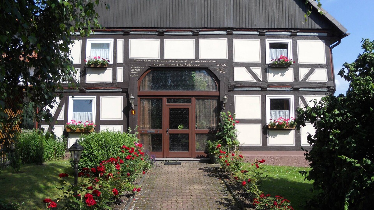 Gottsburen House | Historic Frame House with big garden, environment invites to hiking