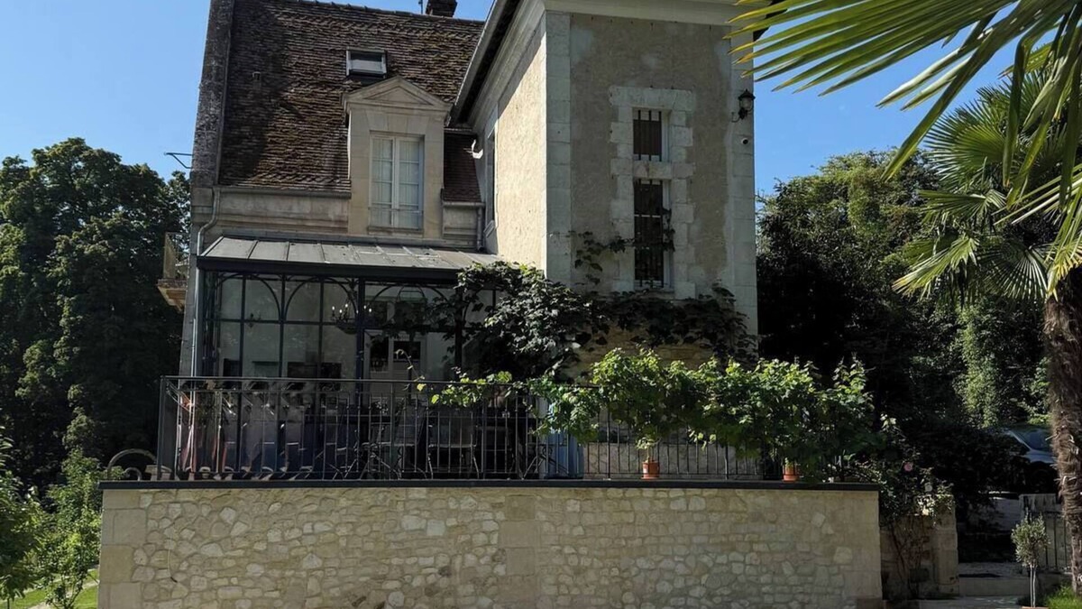 Crepy-en-Valois House | Historic French Chateau & Pool, Paris 35 minutes