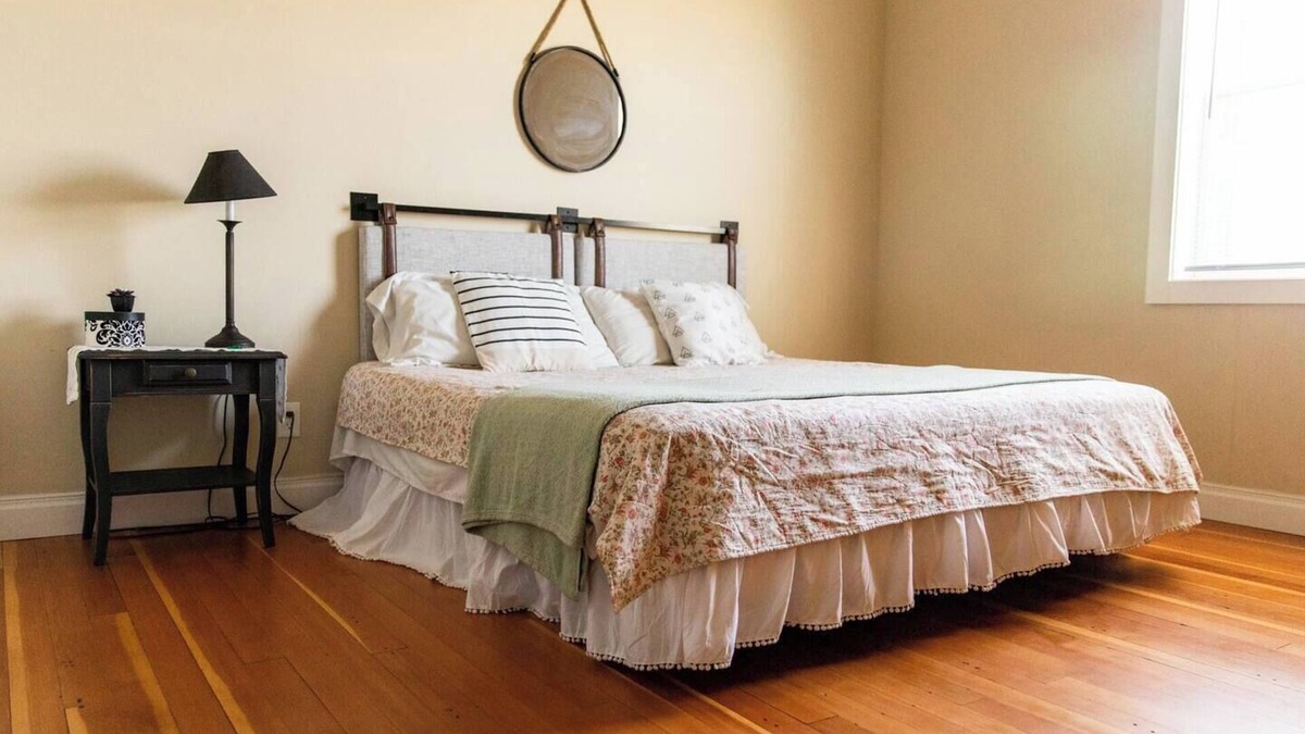 Valley County House | Historic Ft. Peck Schoolhouse w/indoor BB court