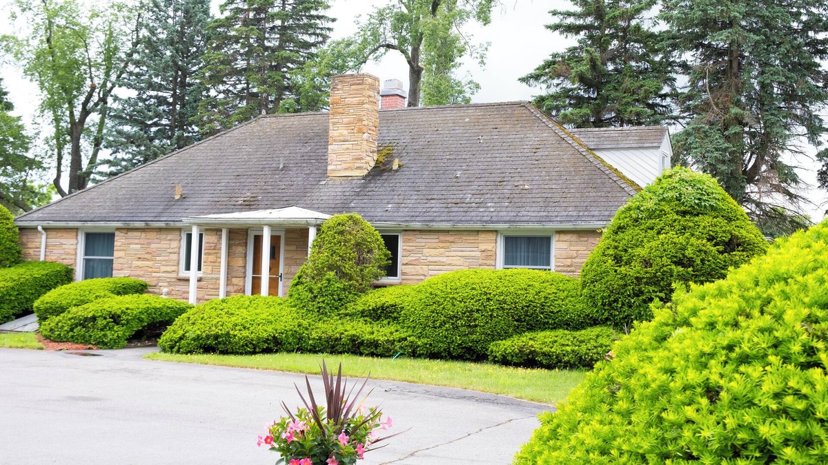 Akron Cabin | Historic Gate Lodge lovingly renovated and fully furnished in quaint Akron