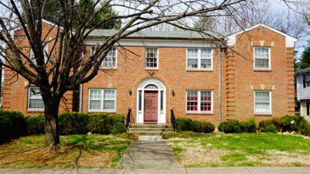 Roanoke Apartment | Historic Grandin Court Area 1st Floor Loft