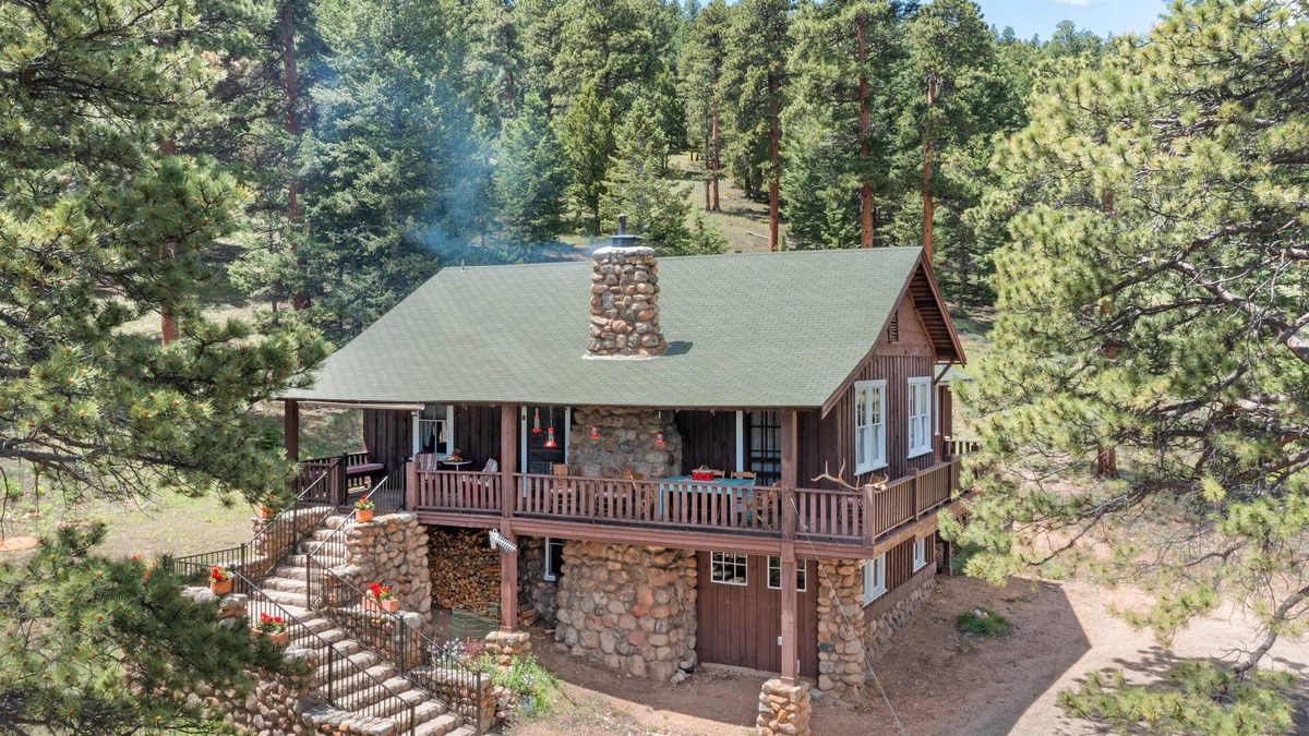 YMCA of the Rockies Cottage | Historic Griggs Cottage Built 1914, Sleeps 10, YMCA Pool & Stables, 3 mi to RMNP