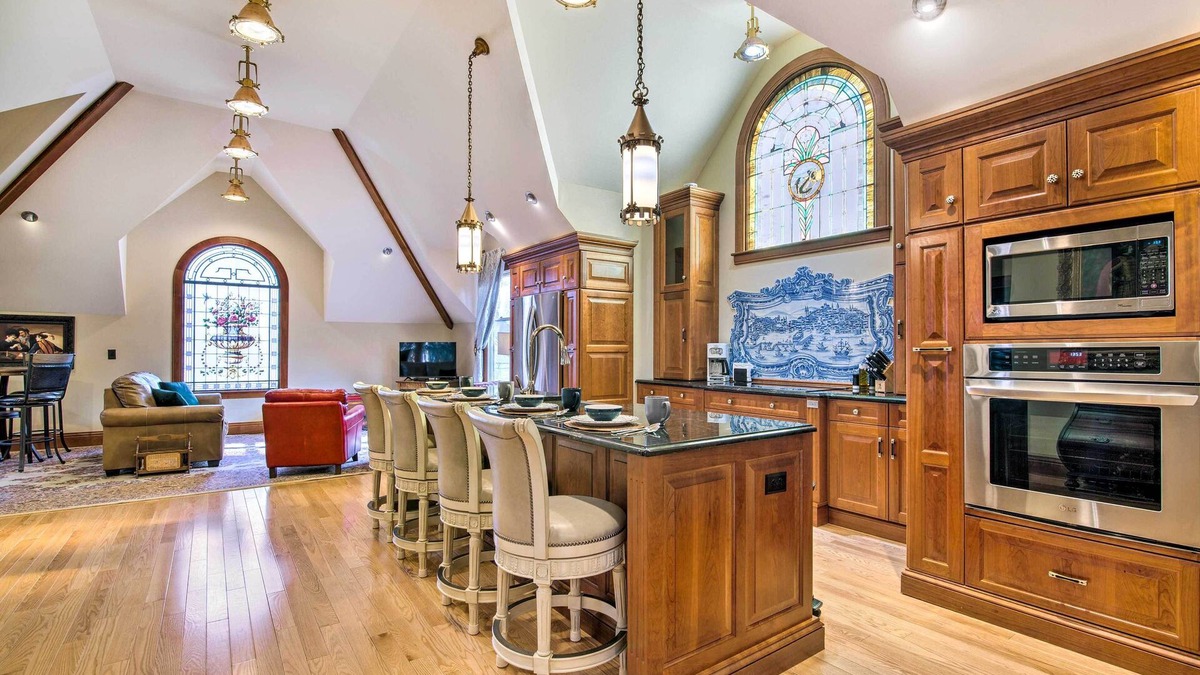 Manhattan Cottage | Historic Guest House on Castle Kimble Estate!