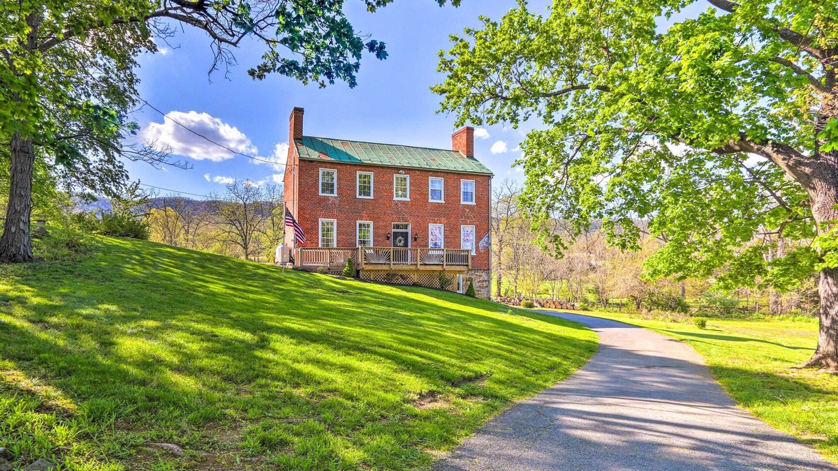 Fishers Hill House | Historic 'Hammond House' w/Wine Country View!