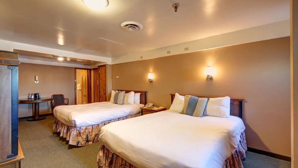 Harbor Hotel | Historic Harbor Haven! Minutes to Long Beach Cruise Terminal, Pets Allowed