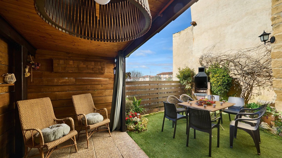 Labastida Villa | Historic Haven by Fidalsa