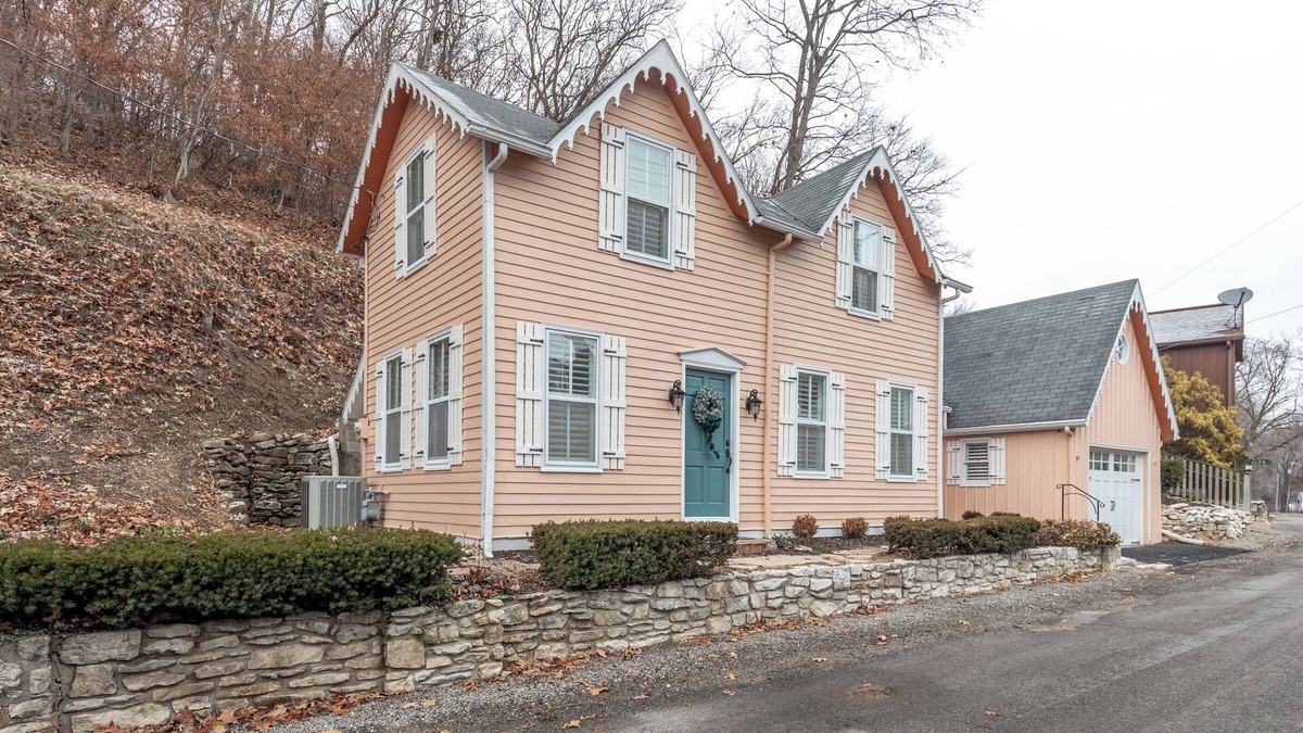 Mitchell House | Historic Haven off the River Road