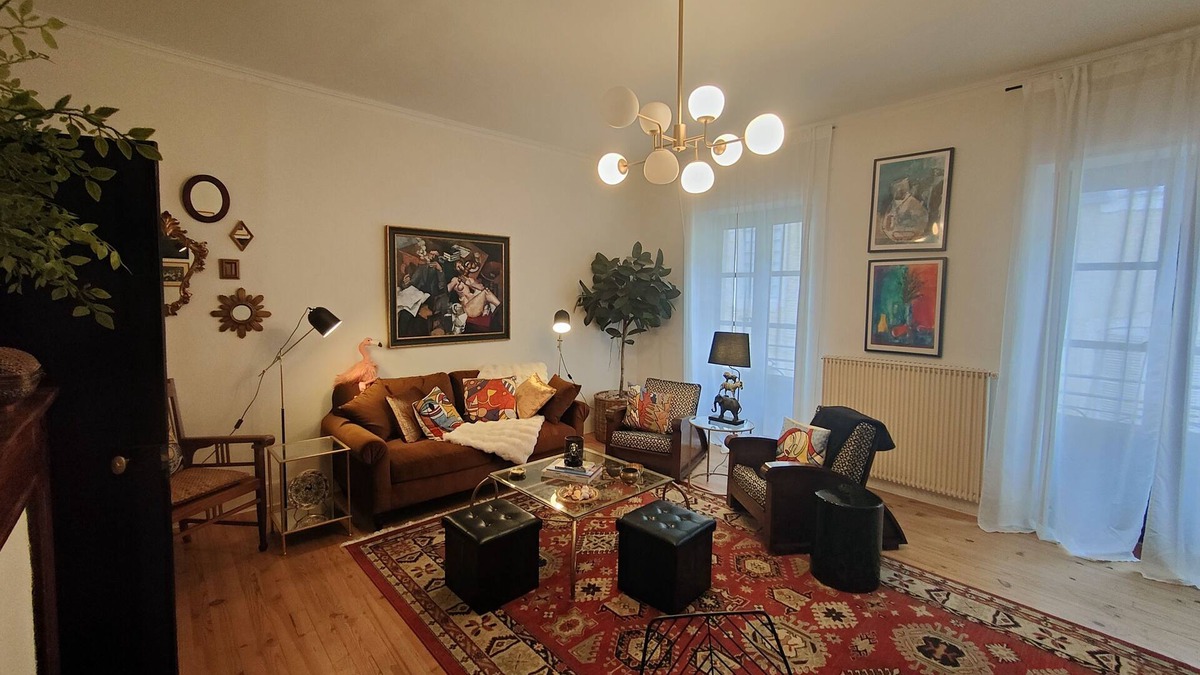 Cahors Old Town Apartment | Historic Heart of Cahors!Elegant yet Cozy large 2 large bedroom apartment!