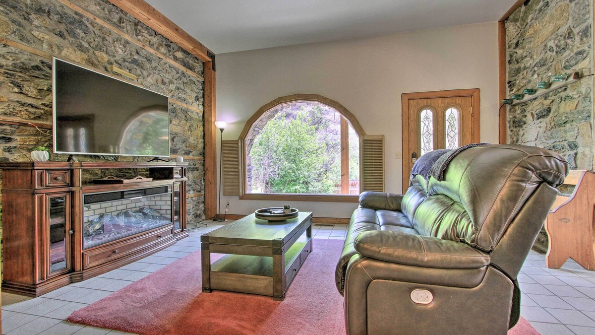 Helena Cottage | Historic Helena Retreat - Near Dtwn & Mt Helena!