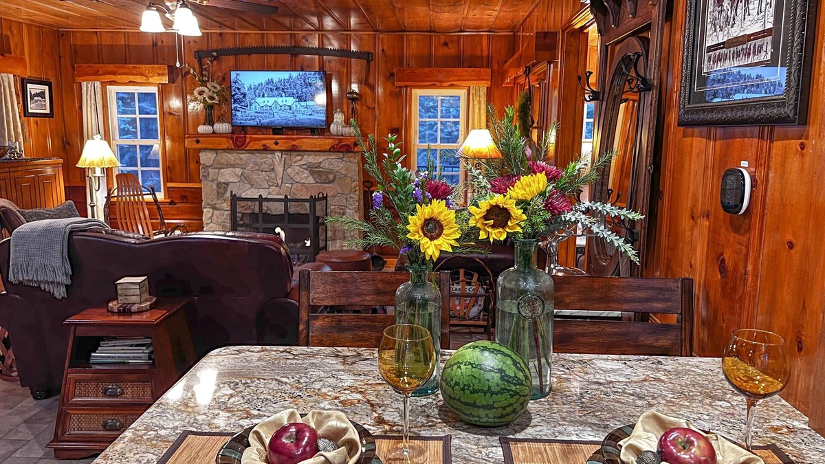 Arrowhead Villas Cabin | Historic Hershey Cabin, Immaculate, Romantic, Just for Two, Immaculate, Air Cond
