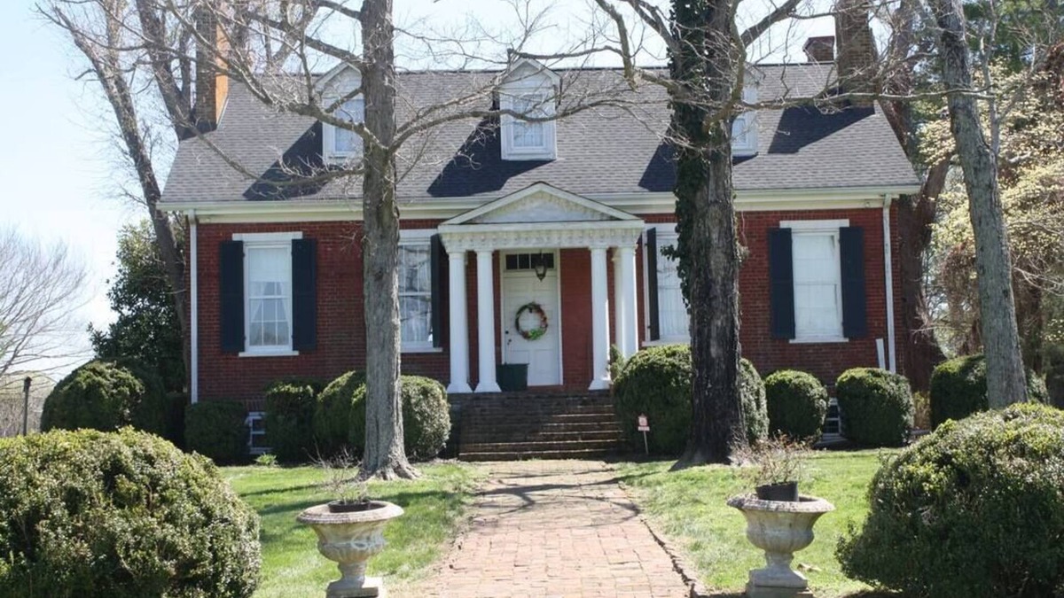 Culleoka House | Historic Hideaway 1828 Home 6 FP
