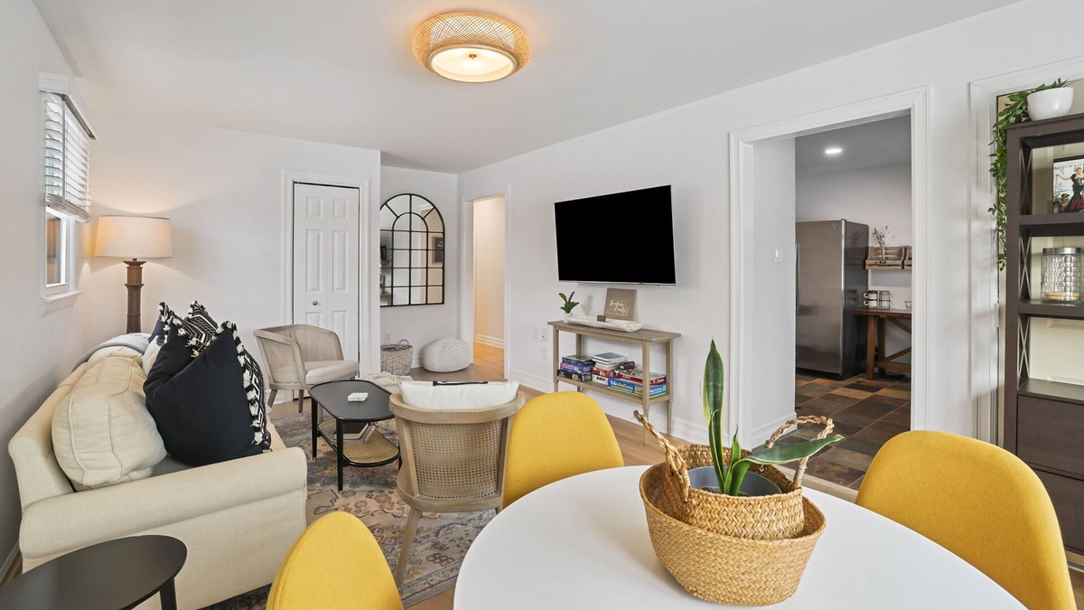 Leesburg House | Historic Hideaway