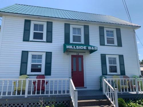 Twillingate House | Historic Hillside Vacation Home