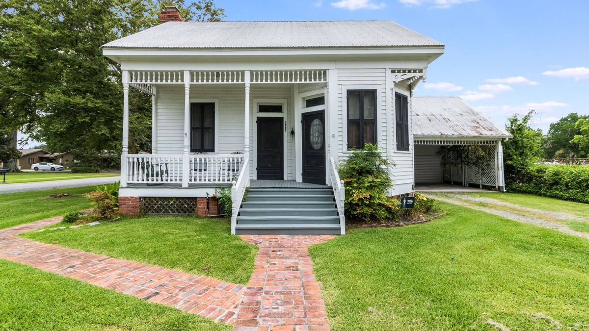 Scott House | Historic Home Downtown Scott: Sleeps 6, Near I-10