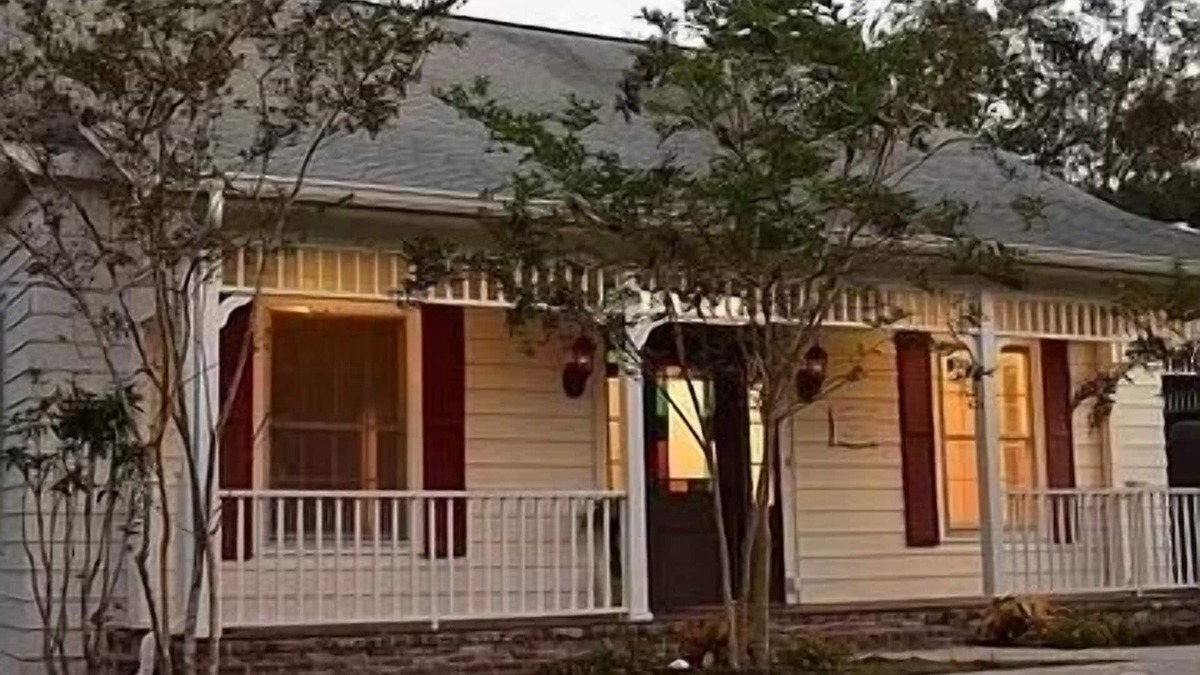 Milton House | Historic home in downtown/ walking distance to restaurants and local breweries