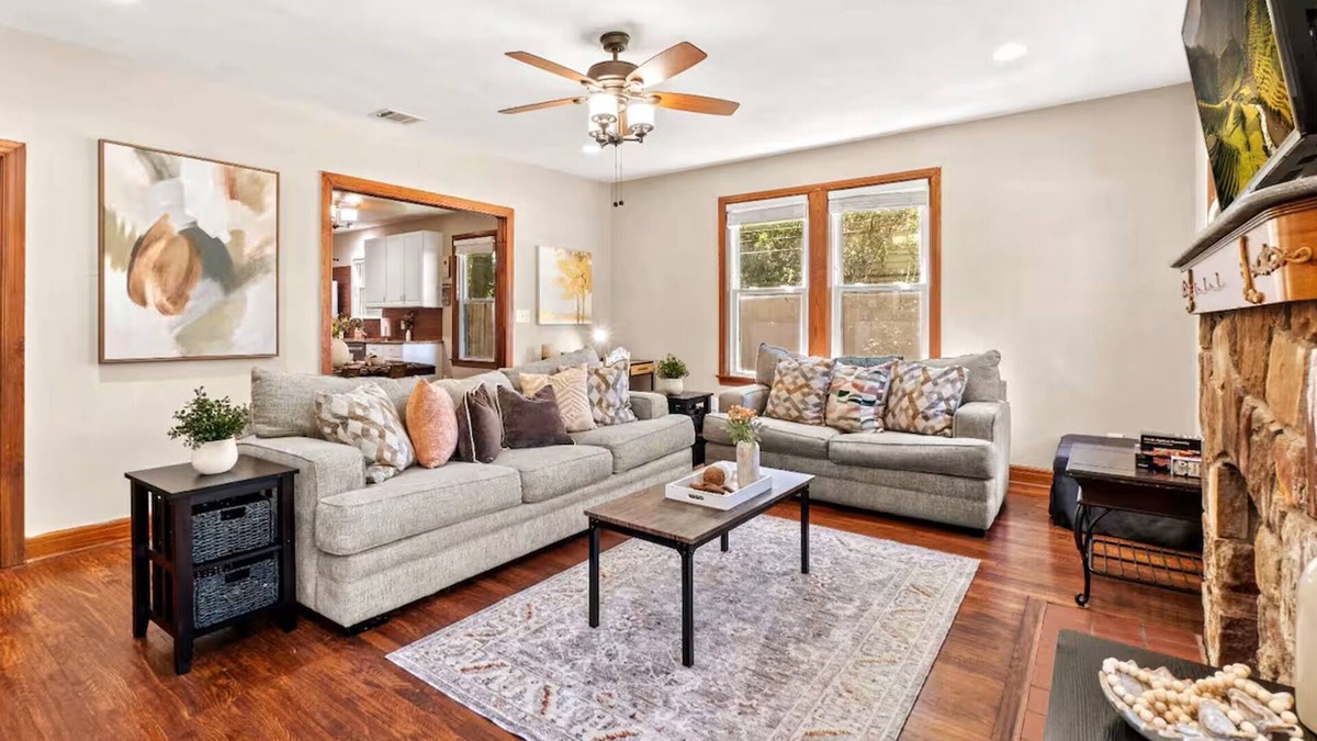 Central Arlington House | Historic Home Near Stadiums & UTA