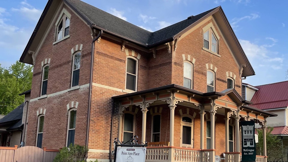 McGregor House | Historic home on the Mississippi River; Families and friends gather here