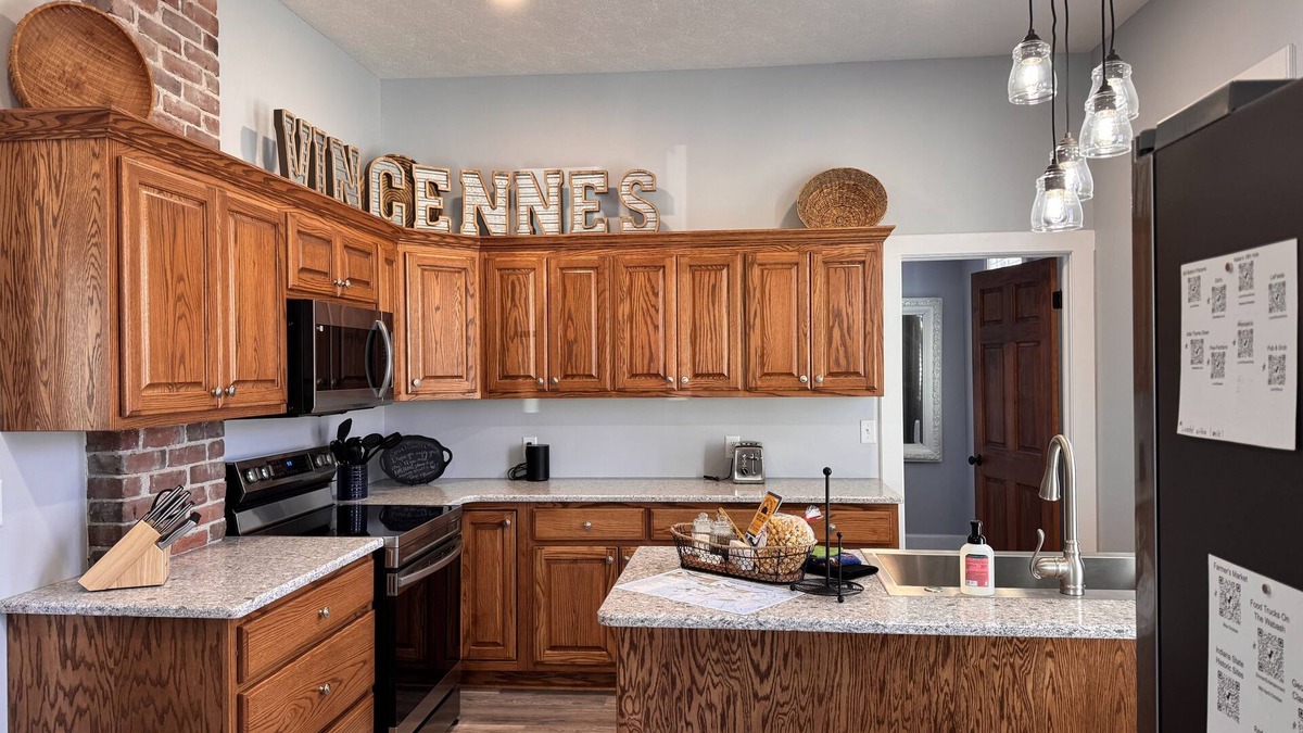 Vincennes House | Historic home with modern amenities located in the heart of downtown Vincennes.