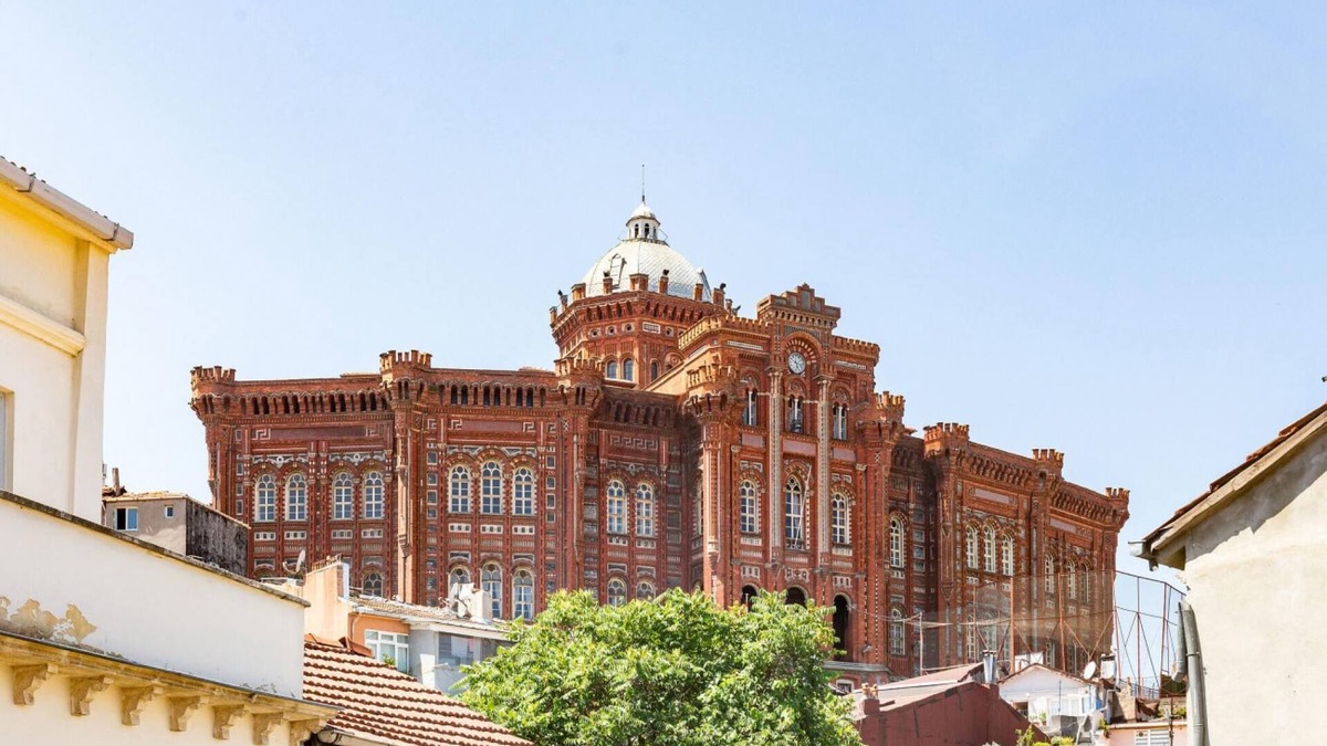 Balat Villa | Historic House near Popular Landmarks in Balat