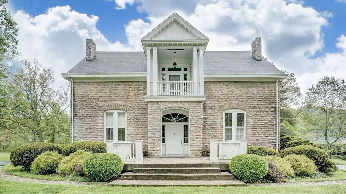 Kenton House | Historic House on Lake with Pool