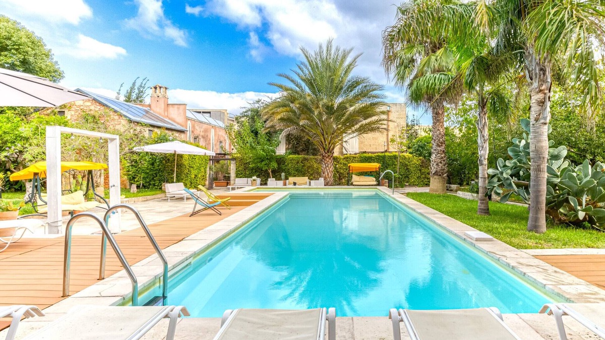 Patu House | Historic house with pool and Mediterranean park (A)