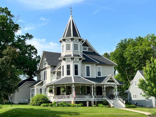 Faribault Hotel | Historic Hutch House