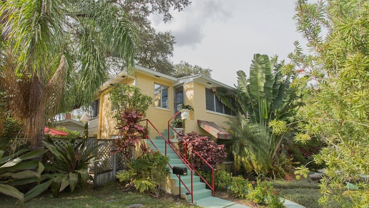 Historic Hyde Park North Apartment | Historic Hyde Park with Private Courtyard