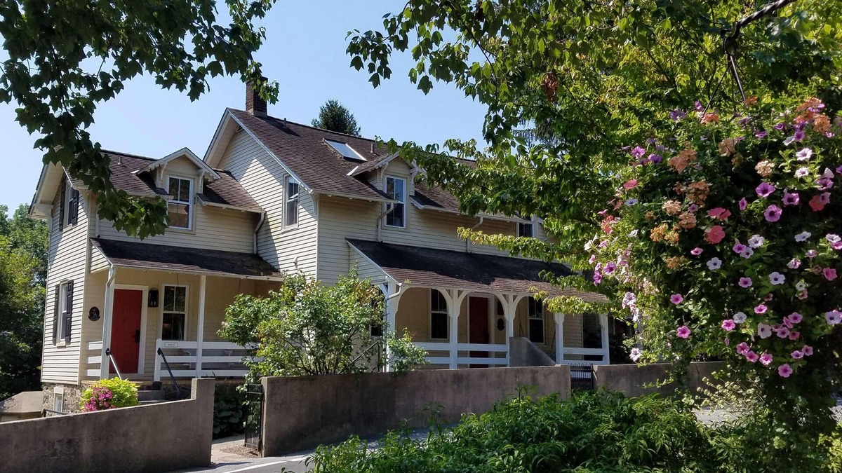 Montchanin Hotel | Historic Inn - Antique Furnishings - 2 Marble Bathrooms - Spa and Dining Onsite