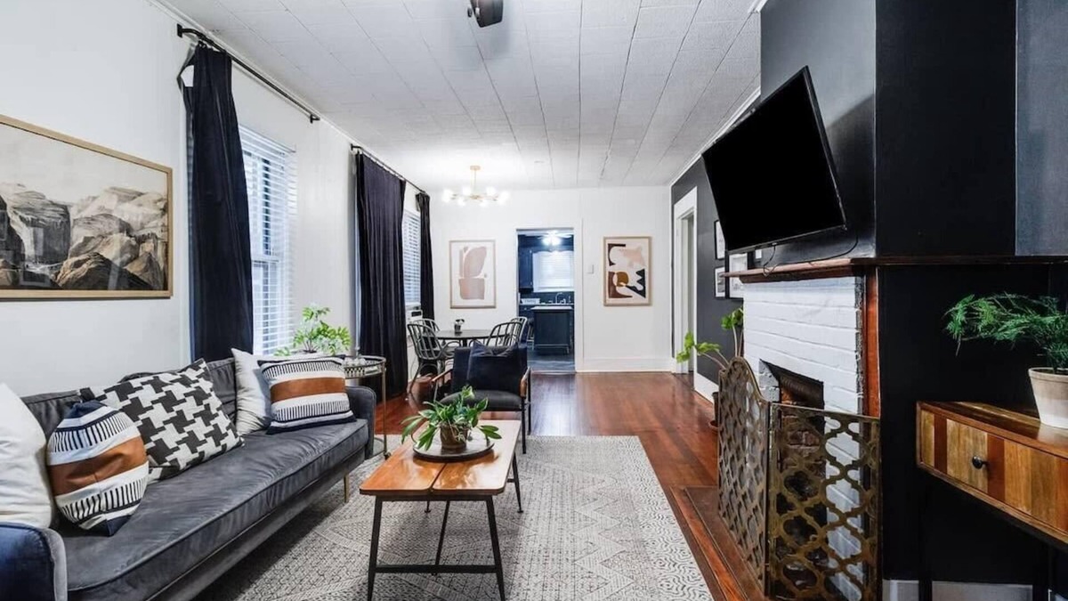 Freetown - Port Rico House | Historic Jefferson St Retreat 4 Bedrooms + Garden & Parkin