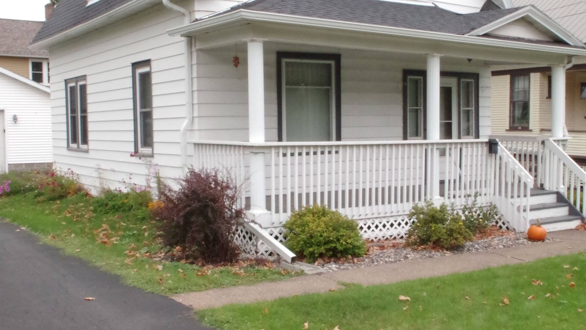 Ironwood House | Historic kit home close to hiking, skiing, and ATV/snowmobile trails.